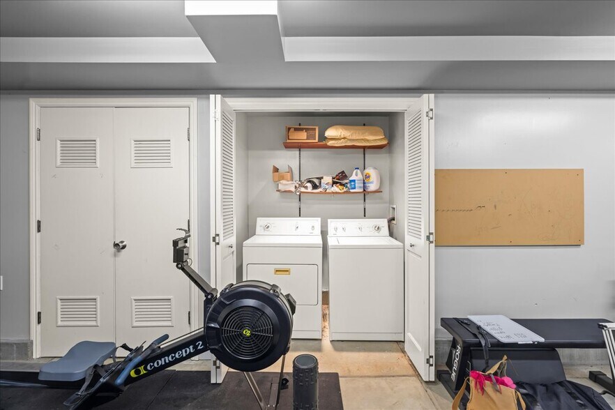 More Photos Of 808 Edgehill Dr, Burlingame General Retail For Sale