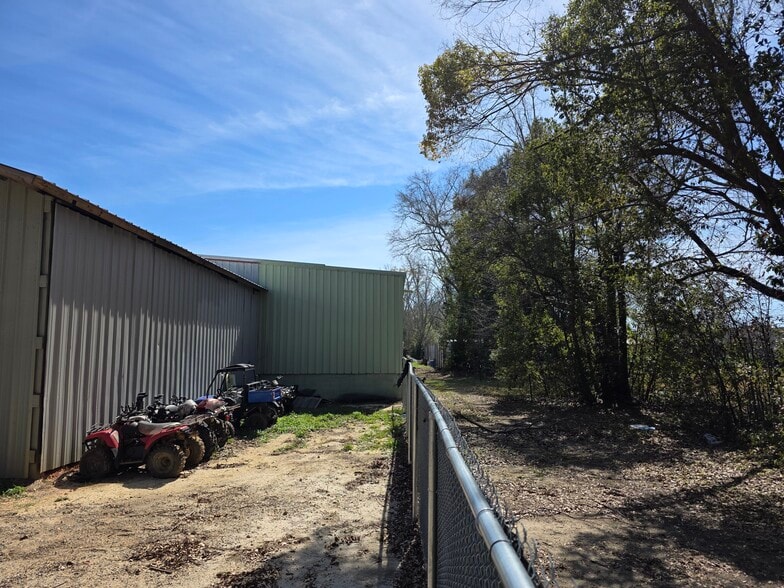 More Photos Of 22195 Cedar St, Robertsdale Warehouse For Sale