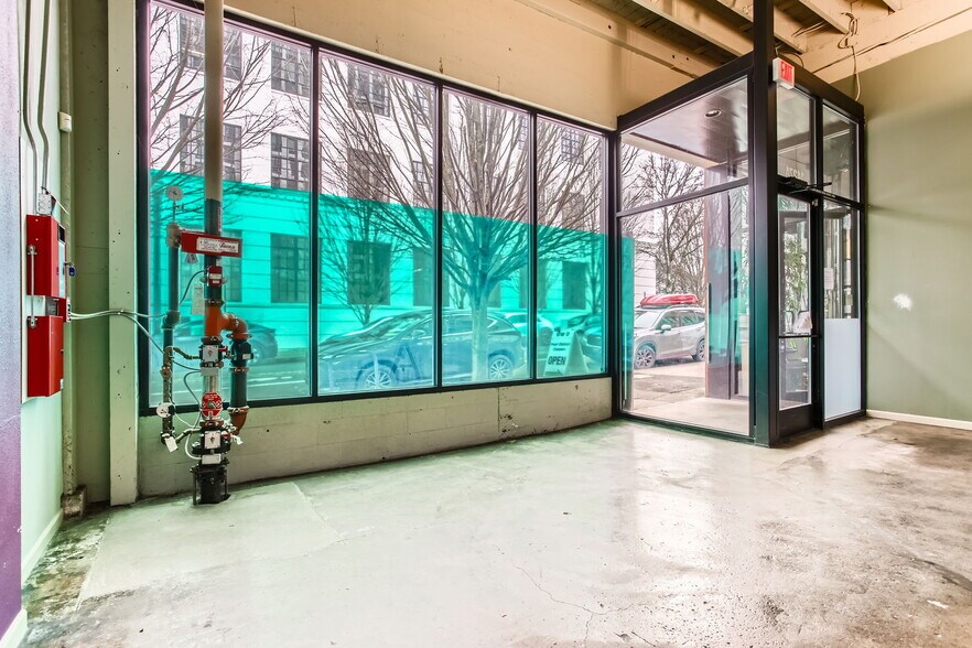 More Photos Of 1411-1435 NW Flanders St, Portland Storefront For Lease