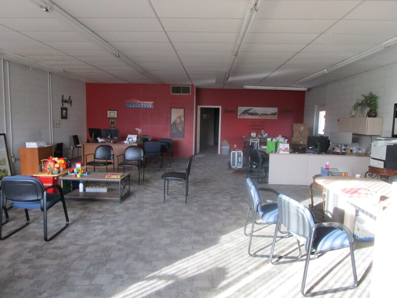 More Photos Of 605 E Kansas Ave, Garden City Office For Sale