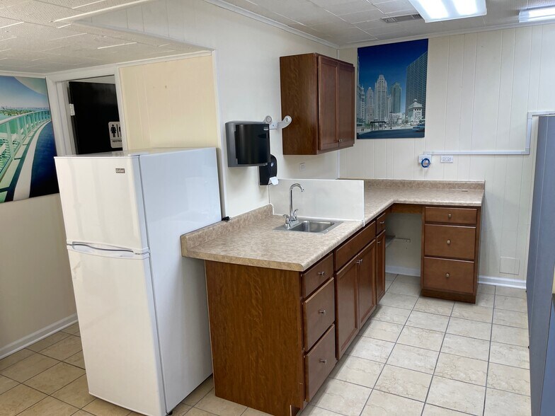 More Photos Of 3425 Dempster St, Skokie Office For Sale