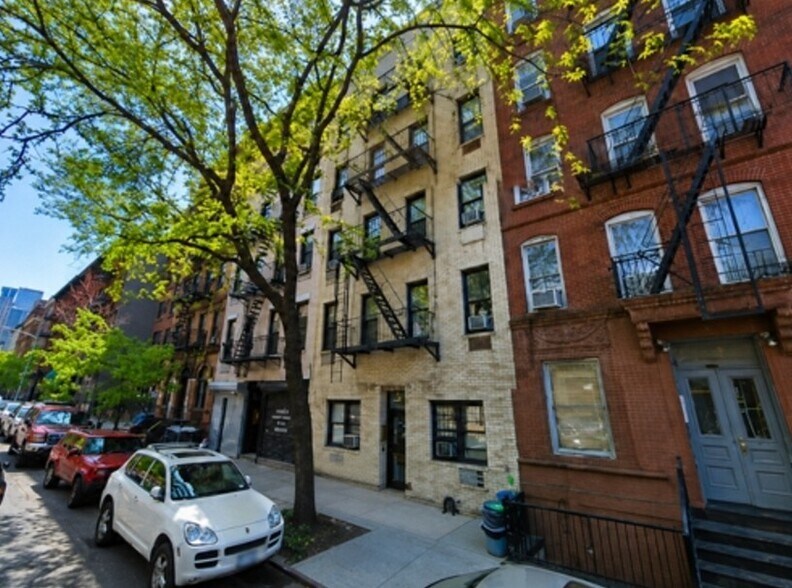 Primary Photo Of 538 W 47th St, New York Apartments For Sale