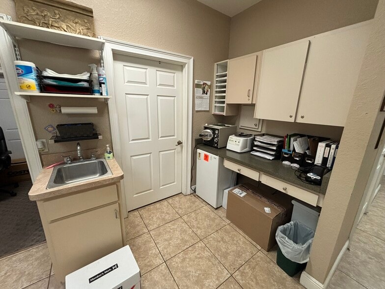 More Photos Of 7005-7011 Nightwalker Rd, Brooksville Medical For Lease