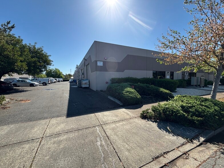 More Photos Of 520 California Blvd, Napa Warehouse For Lease