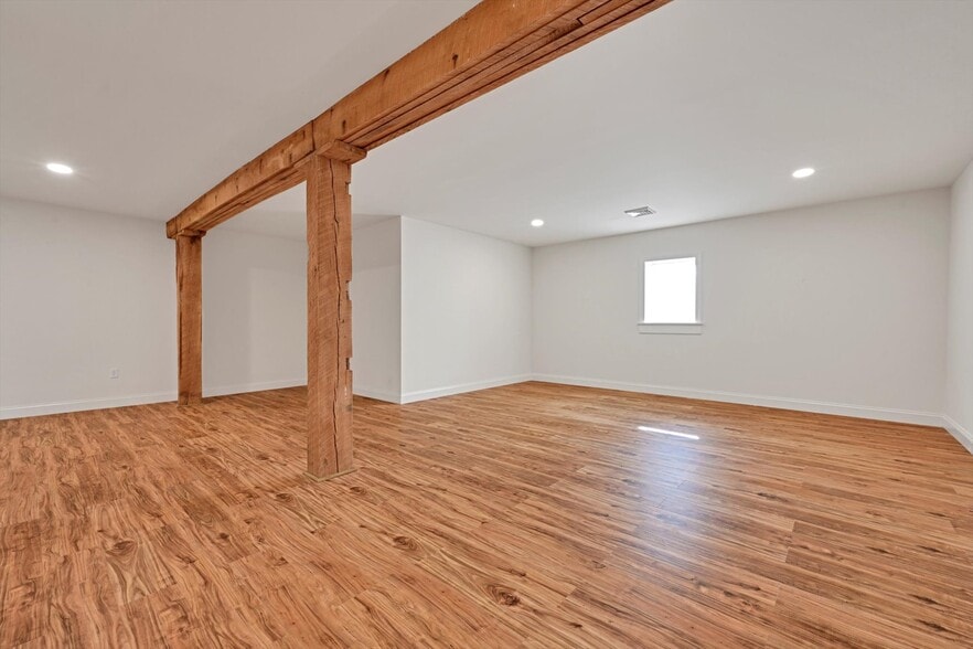 More Photos Of 955 W Main St, Mount Joy Storefront Retail Office For Lease