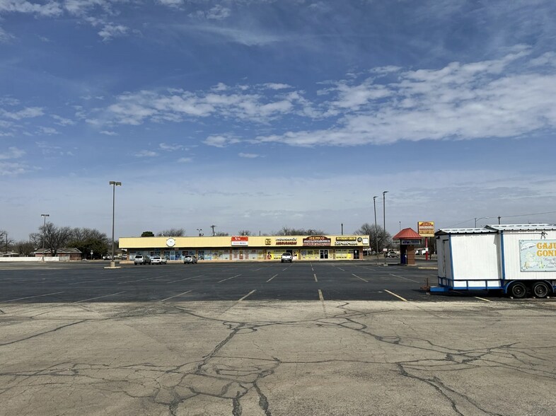 More Photos Of 1234 N Mockingbird Ln, Abilene General Retail For Lease