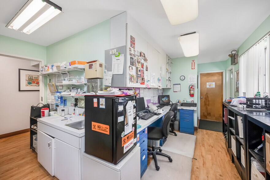 More Photos Of 2611 Corporal Kennedy St, Bayside Office For Sale