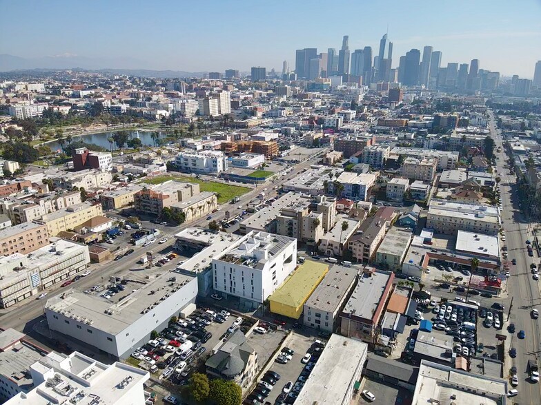 More Photos Of 827 S Carondelet St, Los Angeles Apartments For Sale