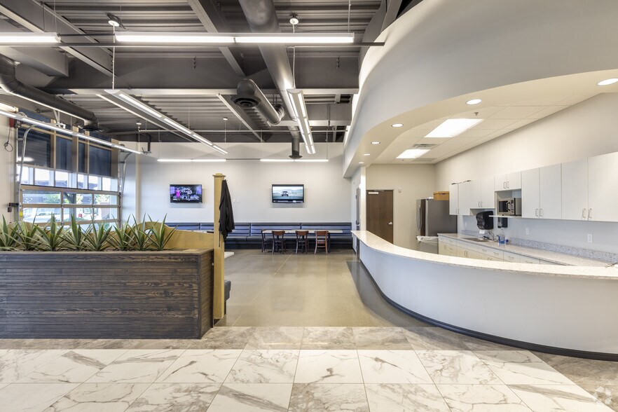 More Photos Of 4420 Cooper Rd, Blue Ash Office For Lease