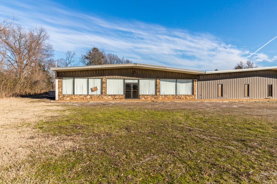 More Photos Of 1009 N Washington Ave, Brownsville Warehouse For Lease