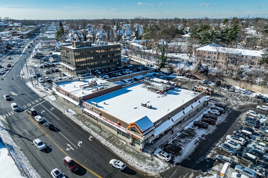 More Photos Of 495-509 Great Neck Rd, Great Neck Freestanding For Lease