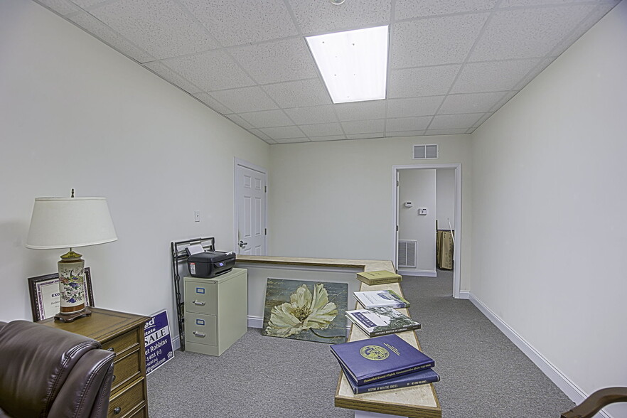 More Photos Of 10310 Memory Ln, Chesterfield Office For Sale