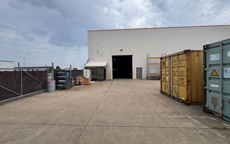 More Photos Of 4665 Interstate Dr, Cincinnati Warehouse For Sale