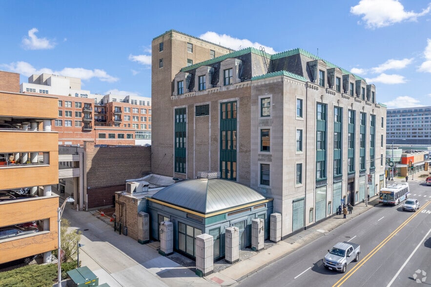 More Photos Of 1144 Lake St, Oak Park Office For Lease