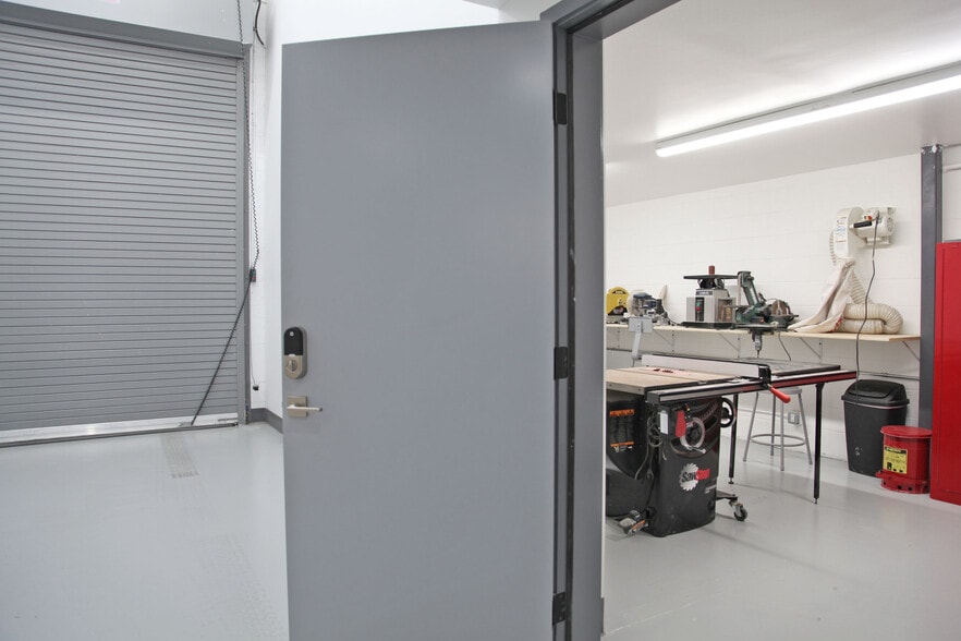 More Photos Of 1190B Shafter Ave, San Francisco Warehouse For Sale