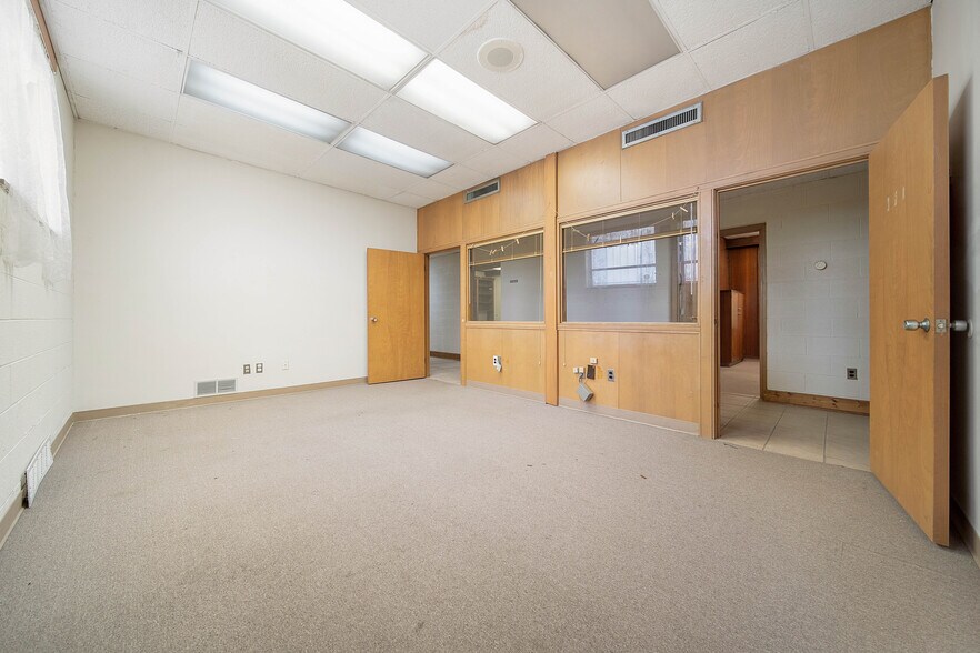 More Photos Of 19711 Greenfield Rd, Detroit Religious Facility For Sale