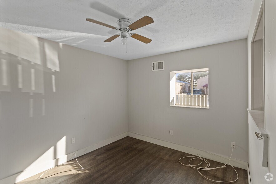 More Photos Of 1566 SE South Niemeyer Cir, Port Saint Lucie Warehouse For Sale