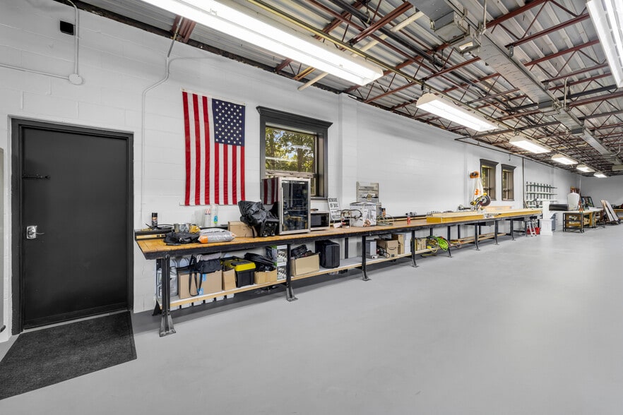 More Photos Of 300 Riverside Ave, Bristol Manufacturing For Sale