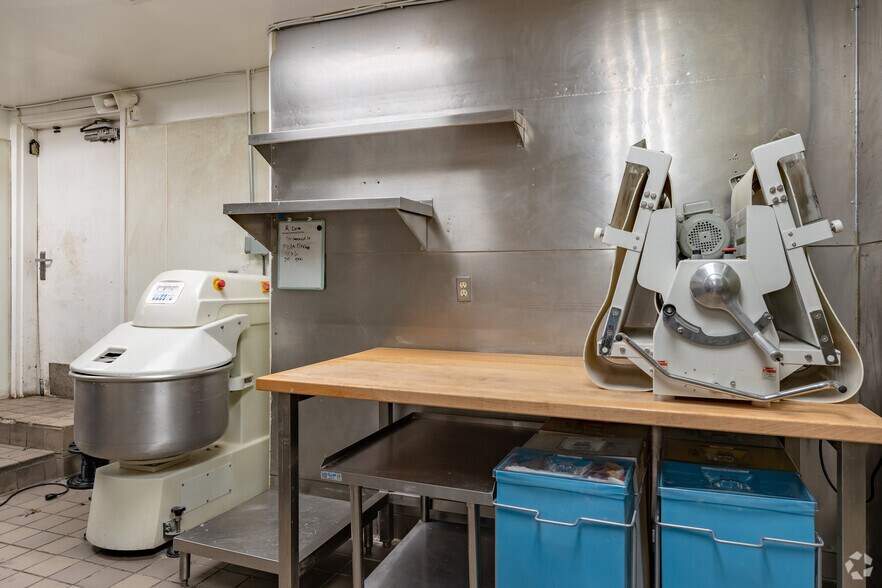 More Photos Of 534 S Myrtle Ave, Monrovia Restaurant For Lease