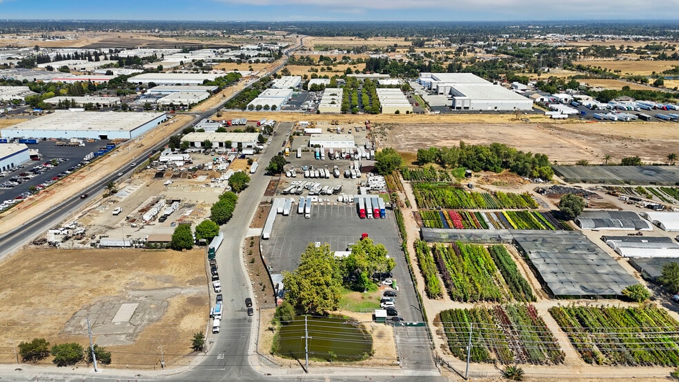 More Photos Of 8989 Elder Creek Rd, Sacramento Contractor Storage Yard For Sale