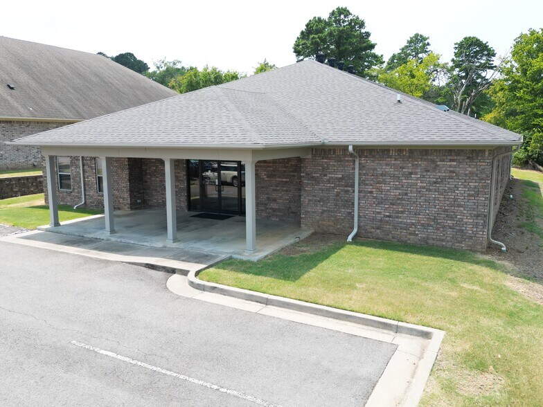 More Photos Of 1111 Fayetteville Rd, Van Buren Office For Lease