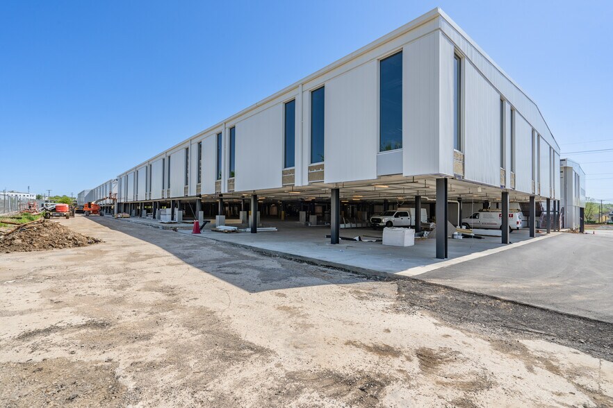 More Photos Of 5300 Centennial Blvd, Nashville Storefront Retail Office For Lease