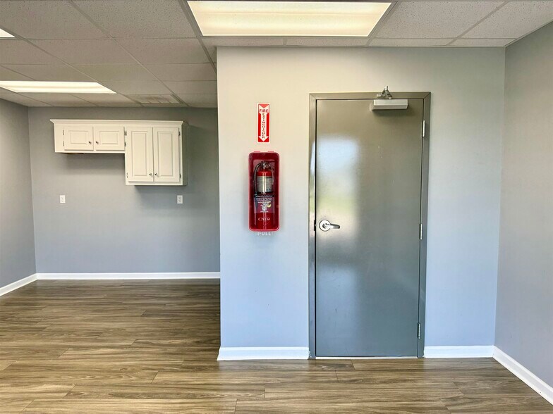 More Photos Of 78 Commerce Way, Killen Medical For Sale