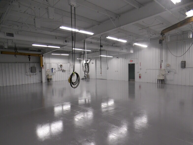 More Photos Of 315 Huls Dr, Englewood Industrial For Sale