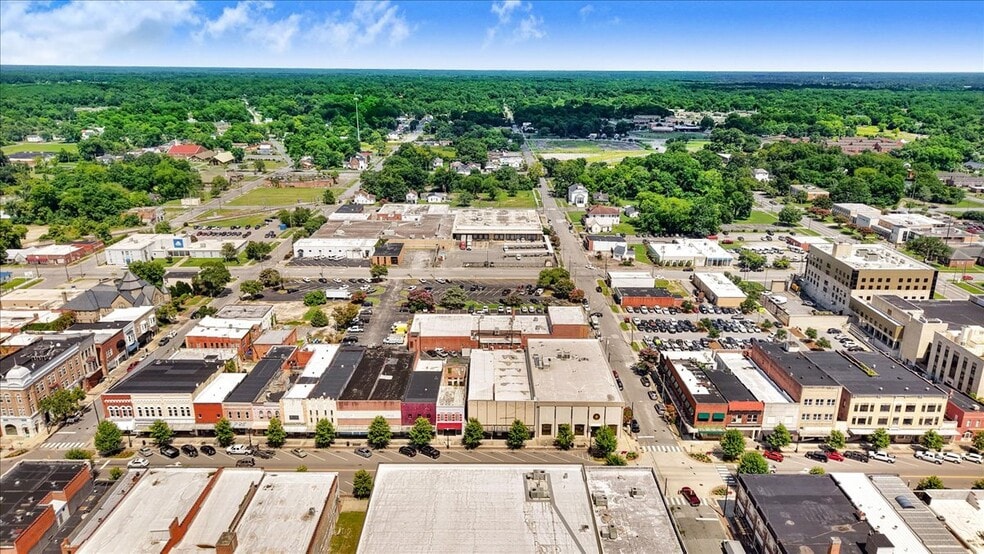 More Photos Of 111 N Queen St, Kinston Storefront For Sale