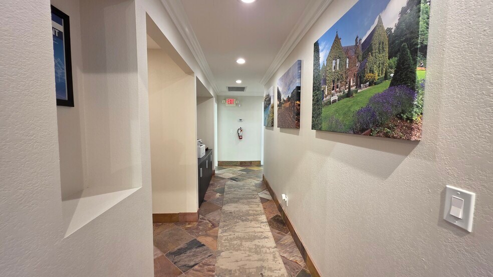 More Photos Of 3909 Vegas Dr, Las Vegas Office For Sale