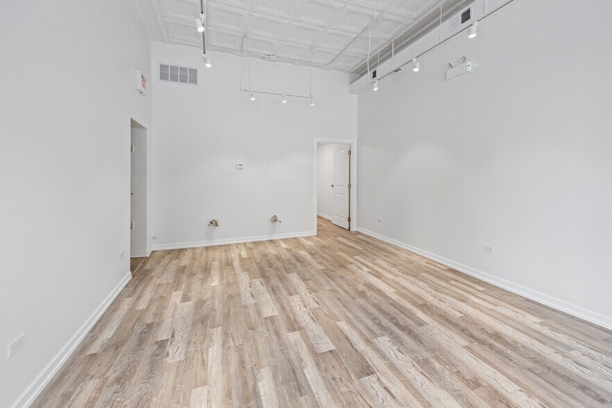 More Photos Of 1601-1613 E 53rd St, Chicago Storefront For Lease