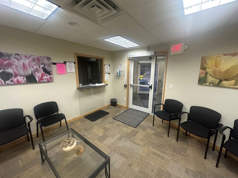 More Photos Of 2607 Washington St, Pella Medical For Lease