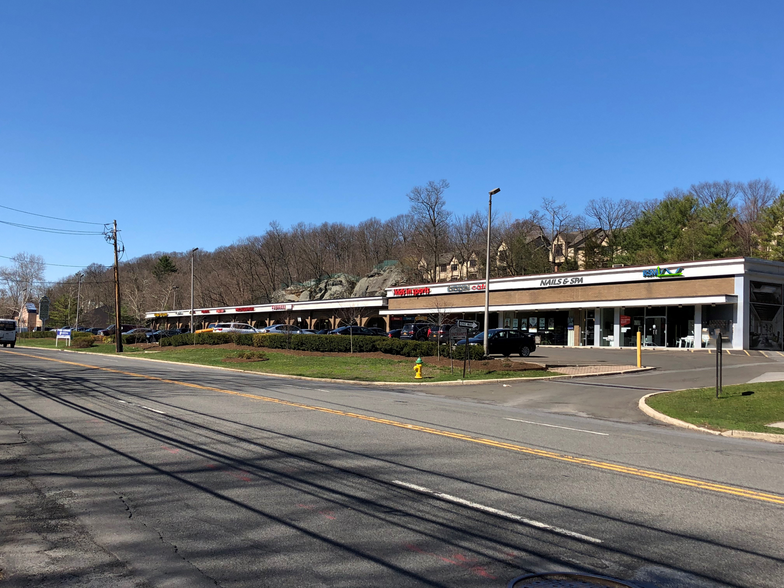 Primary Photo Of 365 Central Park Ave, Scarsdale Storefront For Lease