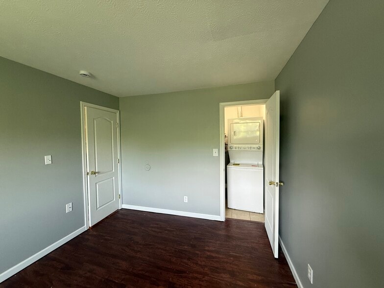 More Photos Of 8712-8804 Dayton Oxford Rd, Franklin Apartments For Sale