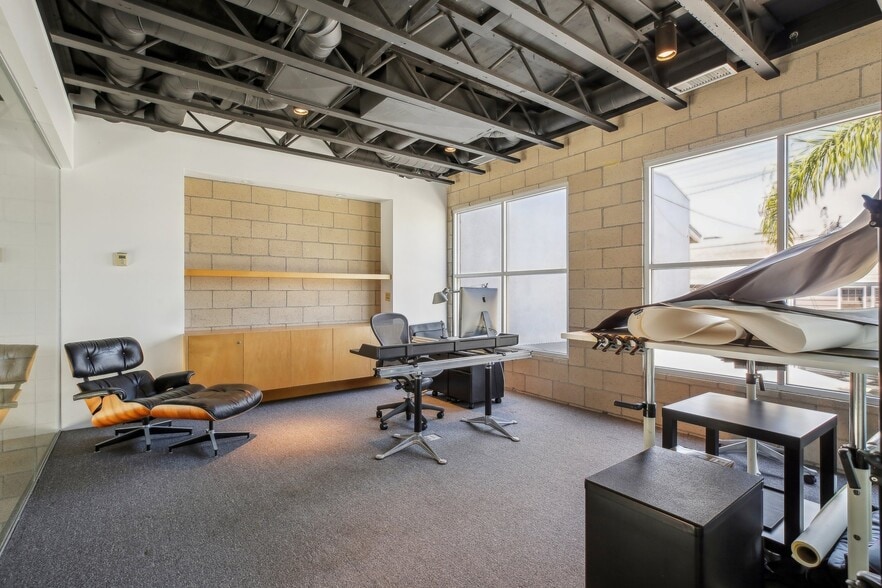 More Photos Of 411 30th St, Newport Beach Loft Creative Space For Sale