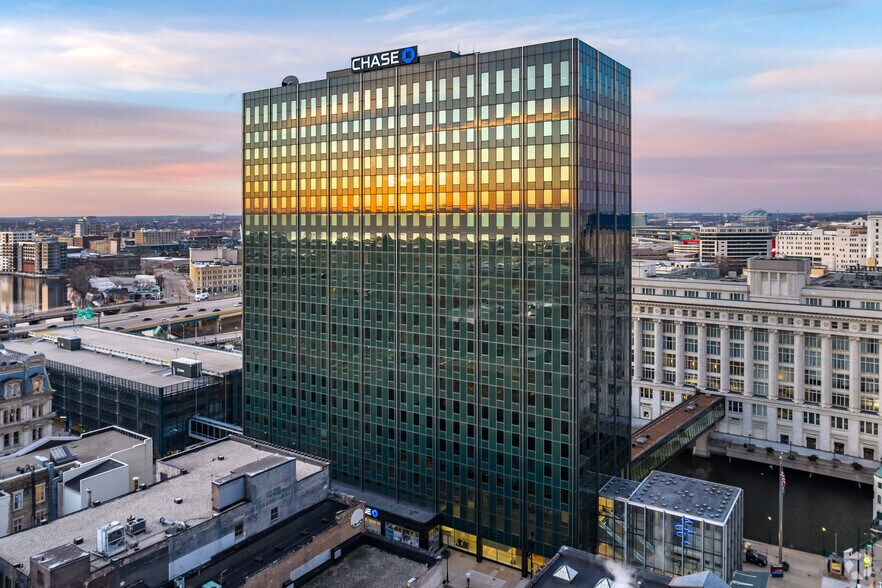 More Photos Of 111 E Wisconsin Ave, Milwaukee Office For Lease