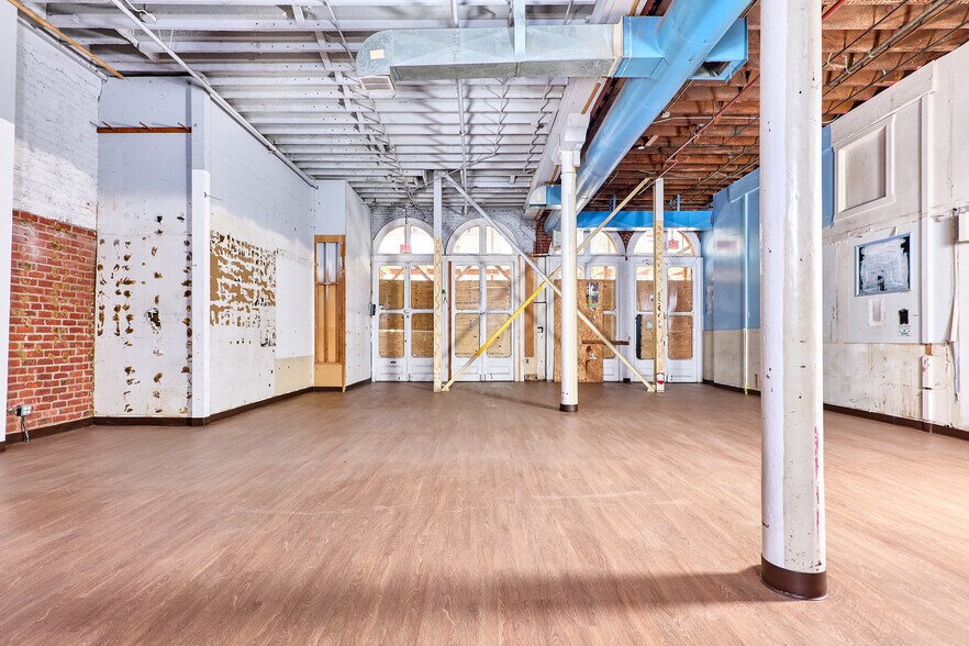 More Photos Of 910 2nd St, Sacramento Bar For Sale