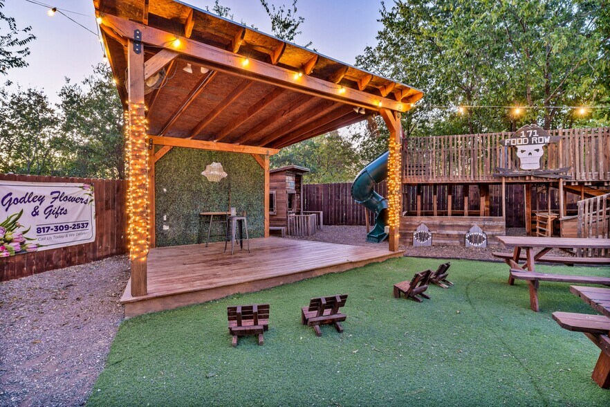 More Photos Of 209 N Highway 171, Godley Restaurant For Sale