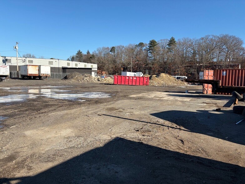 More Photos Of 55 Industrial Cir, Lincoln Distribution For Lease