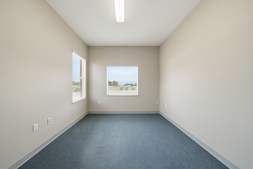 More Photos Of 401 W Interlake Blvd, Lake Placid Office For Sale