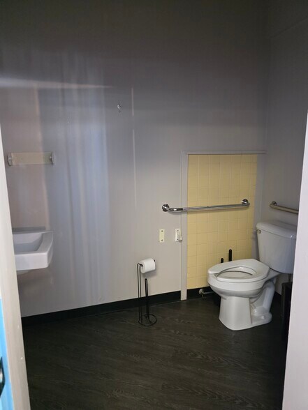 More Photos Of 2010 Eggert Rd, Buffalo Freestanding For Lease