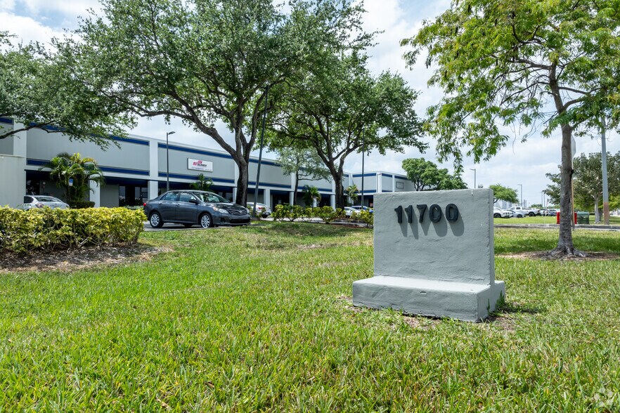 More Photos Of 11700 NW 101st Rd, Medley Warehouse For Lease