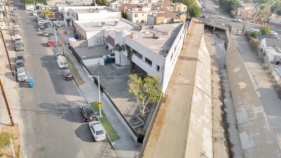 More Photos Of 14732 Lull St, Van Nuys Warehouse For Sale