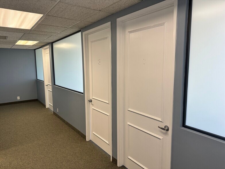 More Photos Of 3737 Camino del Rio S, San Diego Office For Lease