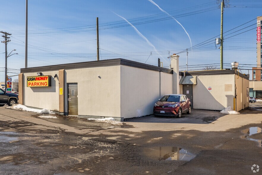 More Photos Of 1593 Bank St, Ottawa Freestanding For Lease