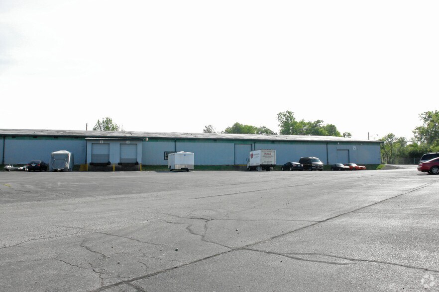 More Photos Of 251 Price Rd, Lexington Warehouse For Lease