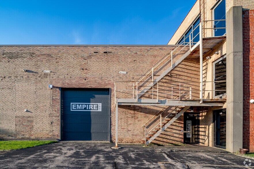 More Photos Of 101 W Edison Ave, Appleton Flex For Lease