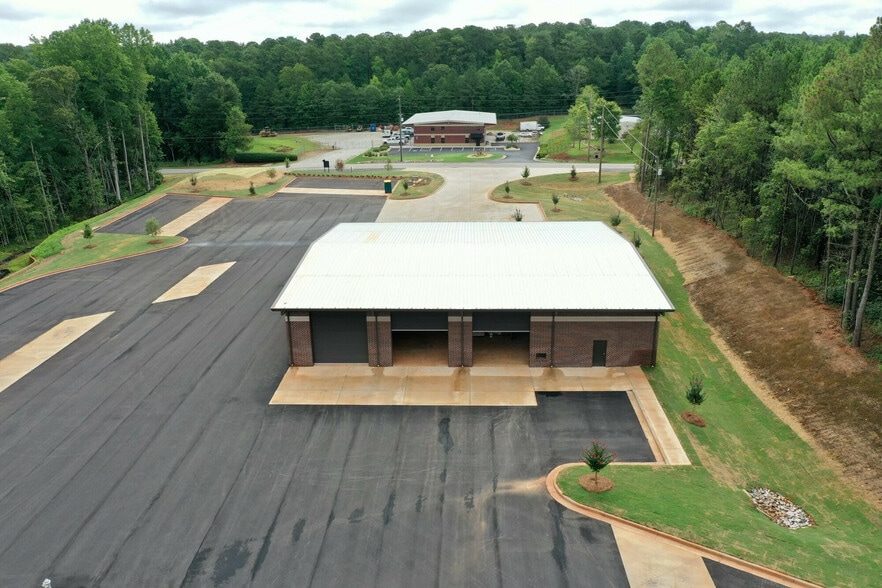More Photos Of 570 Steele dr, Hampton Truck Terminal For Lease