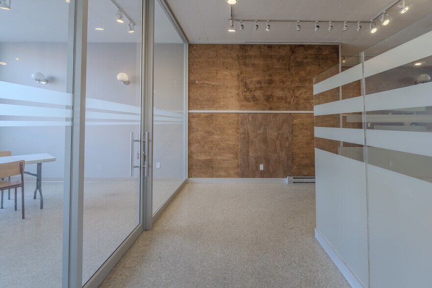 More Photos Of 8540 Av 10e, Montréal Warehouse For Sale