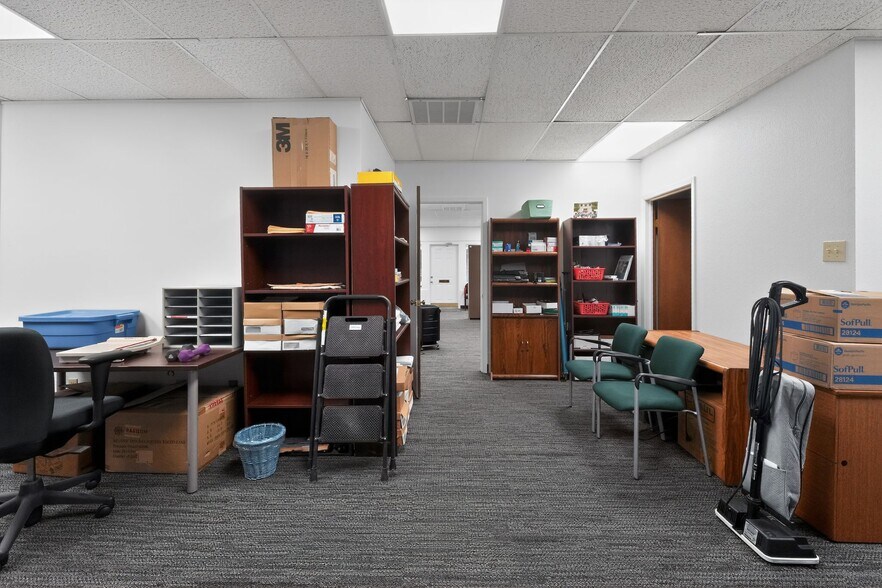 More Photos Of 401 W Centerville Rd, Garland Office For Sale